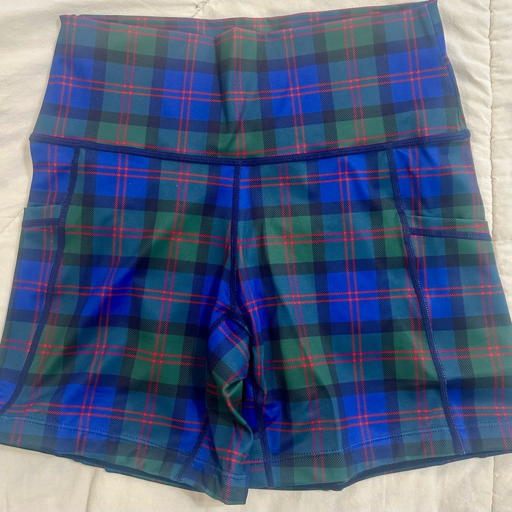 Constantly Varied Gear Shorts
Brand new. Never worn. 
XS
5” in seam
Pockets